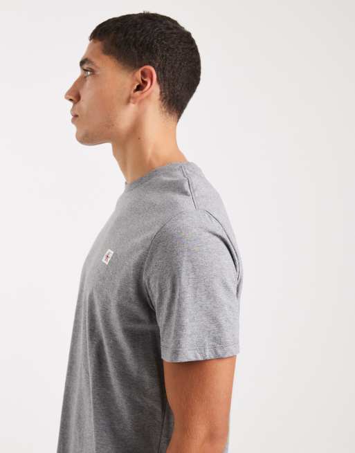 Calvin Klein Jeans – Grå t-shirt med etikett med logga , 5 av 5