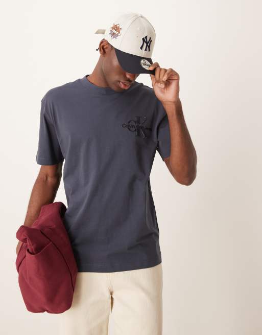 Calvin Klein Jeans – Granatowy T-shirt z szenilowym logo