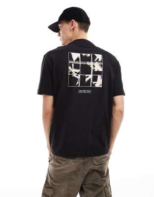 grid backprint graphic T-shirt in black