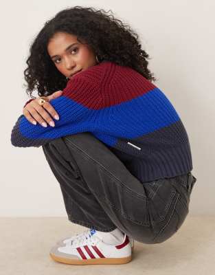 Calvin Klein Jeans - Grobstrick-Pullover mit Colour-Blocking-Design in Burgunderrot und Marineblau-Bunt