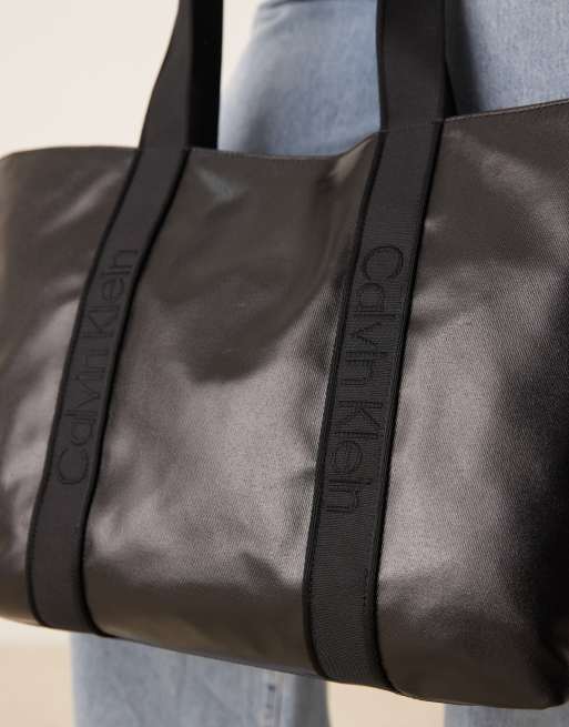 Calvin Klein Jeans - Grote nylon tote tas met glans in zwart, 4 van 4