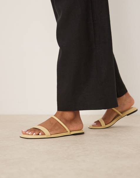 Calvin Klein Jeans – Gulvita, platta sandaler med dubbla remmar - view 1