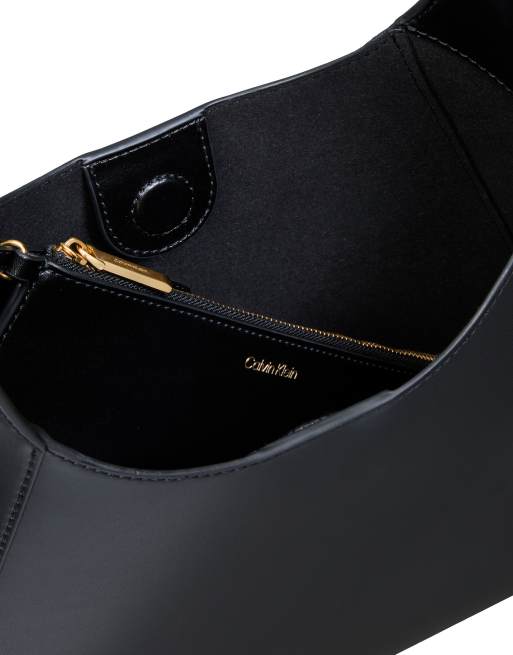 Calvin Klein Jeans hardware detail shoulder purse with adjustable strap in black, 3 of 4
