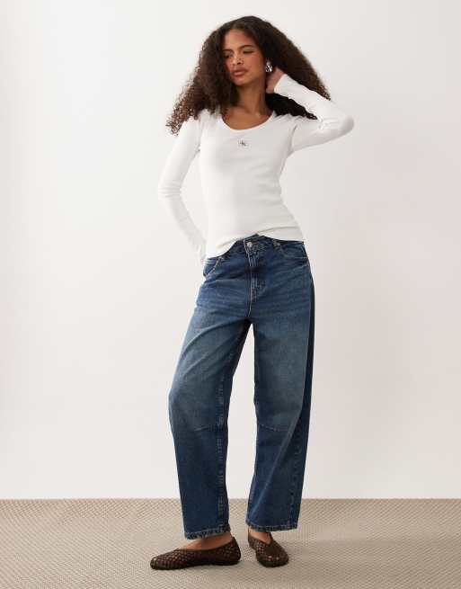 Calvin Klein Jeans haut côtelé à manches longues à col rond en blanc, 2 de 4