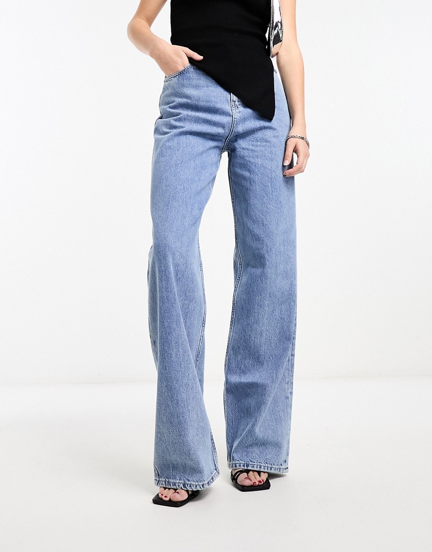 Calvin Klein Jeans high waisted relaxed jeans in mid wash-Blue