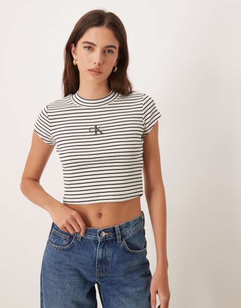 Calvin Klein Jeans – Hochgeschlossenes, knapp geschnittenes T-Shirt mit Streifen in Schwarz und Weiß und Monogramm-Logo - view 1