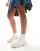 Thumbnail 1 van 5