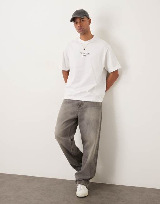 Calvin Klein Jeans - Hvid T-shirt med logo i afslappet pasform, 3 af 5