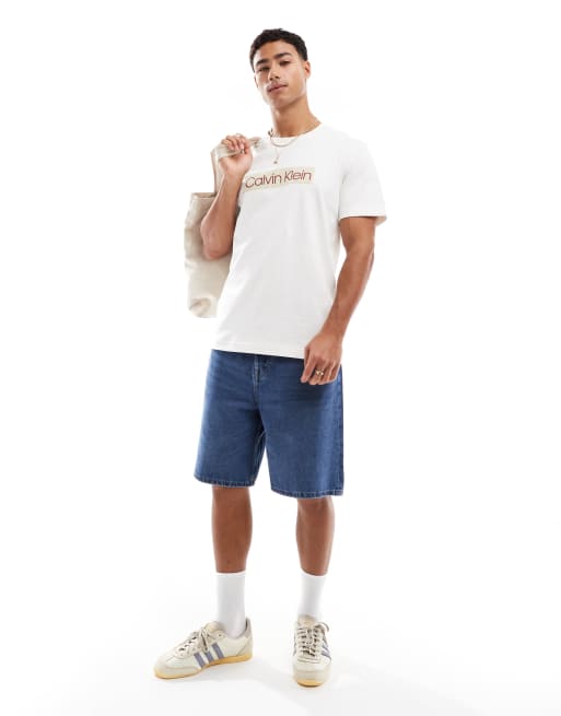 Calvin Klein Jeans - Hvid T-shirt med stort mærke, 2 af 4