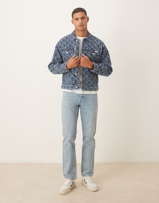 Calvin Klein Jeans – Indigoblå, tvättad jeansjacka med heltäckande logga, 2 av 5