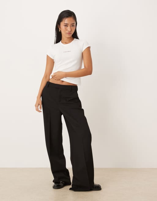 Calvin Klein Jeans – Institutional – Knapp geschnittenes T-Shirt in Weiß , 3 von 4