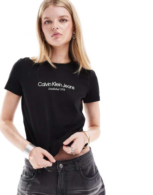 Calvin Klein Jeans – Institutional – Knappes T-Shirt in Schwarz mit Grafik