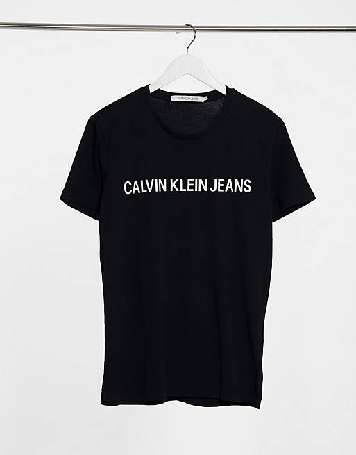 Calvin Klein Jeans – Institutional Script – Schmal geschnittenes T-Shirt mit Logo-Schriftzug in Schwarz