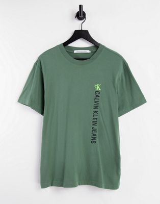 Marques de designers Calvin Klein Jeans - Institutional - T-shirt à logo vertical - Vert délavé