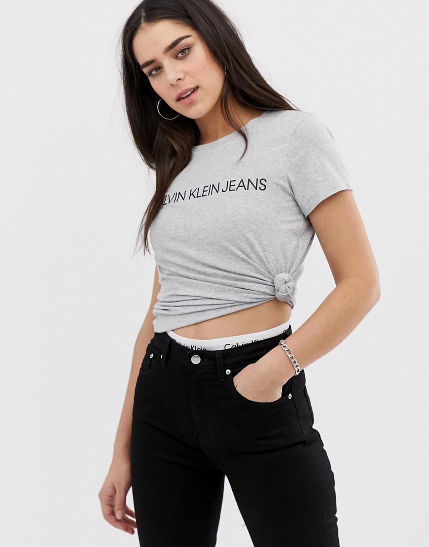 Calvin Klein Jeans – Institutional – T-shirt med logga-Grå