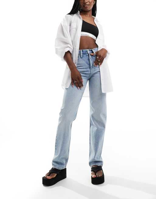 Calvin Klein Jeans – Jasnoniebieskie jeansy z prostymi nogawkami i podwyższonym stanem