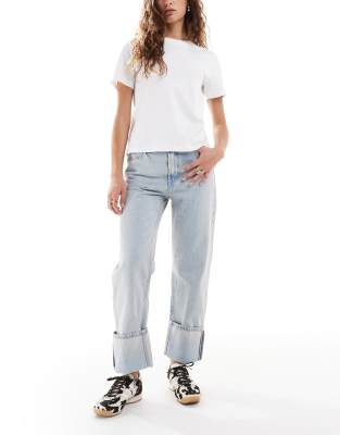 Calvin Klein Jeans - Jean décontracté à revers - Bleu délavé | ASOS