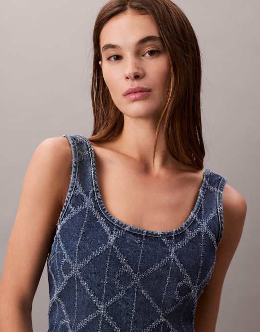 Calvin Klein Jeans – Jeans-Bralette in Mittelblau mit durchgehendem Lasercut-Logomuster, 3 von 4