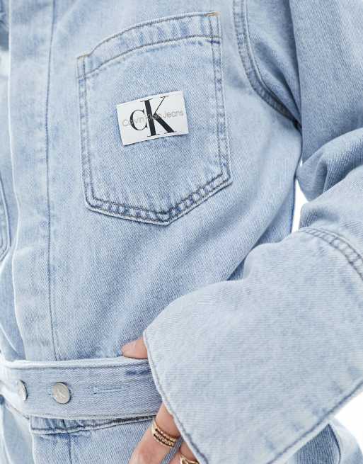 Calvin Klein Jeans – Jeans-Hemdkleid in Hellblau mit Bindegürtel, 4 von 4