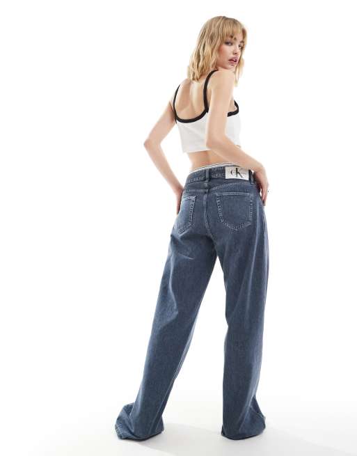 Calvin Klein Jeans Jeans im 90er Stil mit Bundfalten und Waschung in Grau exklusiv bei ASOS