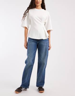 Calvin Klein Jeans - Jeans im Stil der 90er in mittelblauer Waschung mit Markenlogo