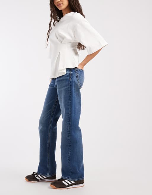 Calvin Klein Jeans – Jeans im Stil der 90er in mittelblauer Waschung mit Markenlogo, 2 von 5