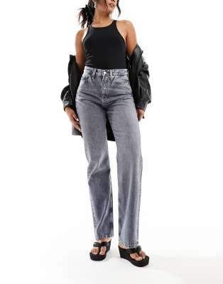 Calvin Klein Jeans - Jeans in Grau mit hohem Bund und geradem Schnitt