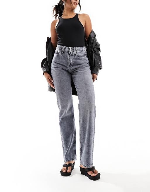 Calvin Klein Jeans Jeans in Grau mit hohem Bund und geradem Schnitt ASOS