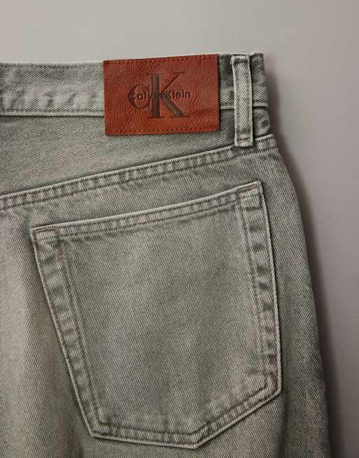Calvin Klein Jeans – Jeans in verwaschenem Grau mit abgerundetem Beinschnitt, 7 von 7
