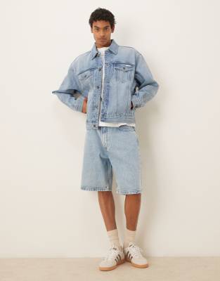 Calvin Klein Jeans – Jeans-Shorts im 90er-Stil in hellblauer Waschung - view 1