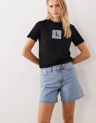Calvin Klein Jeans - Jeans-Shorts in hellblauer Waschung mit hohem Bund und A-Linien-Schnitt