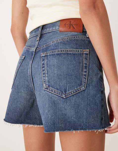Calvin Klein Jeans – Jeansshorts im 90er-Stil in mittelblauer Waschung - view 1