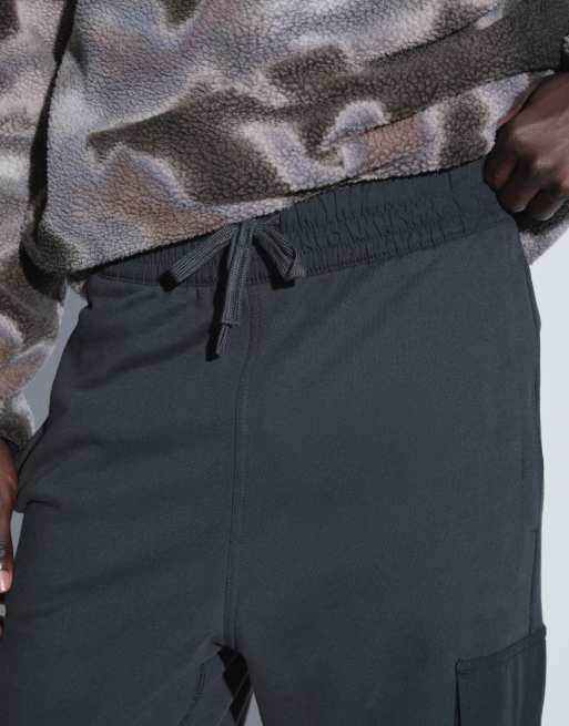 Calvin Klein Jeans - jogger de felpa con parche en negro, 5 de 5