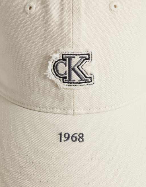 Calvin Klein Jeans – Kappe aus Canvas in Creme mit ausgefranstem Logo, 2 von 3