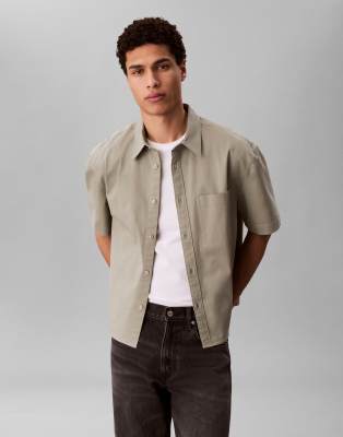 Jeans - Kastiges, kurzärmliges Relaxed-Fit-Hemd in Khaki-Grün Grün 52
