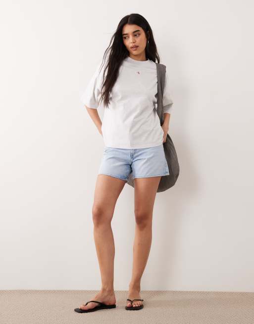 Calvin Klein Jeans – Kastiges Oversize-T-Shirt in Hellgrau mit Stoffaufnäher-Logo, 3 von 4