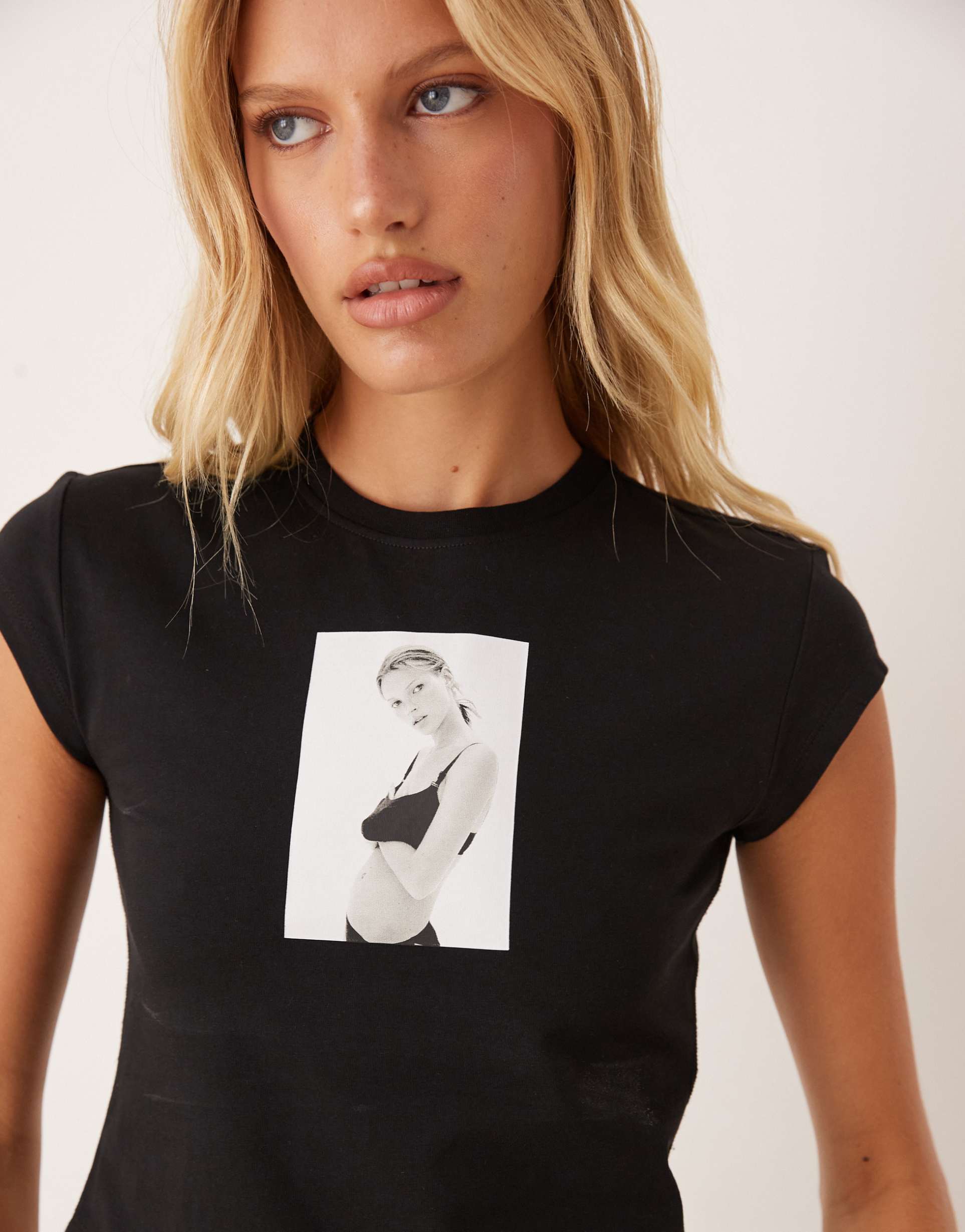 calvin klein jeans kate moss print baby t-shirt in black