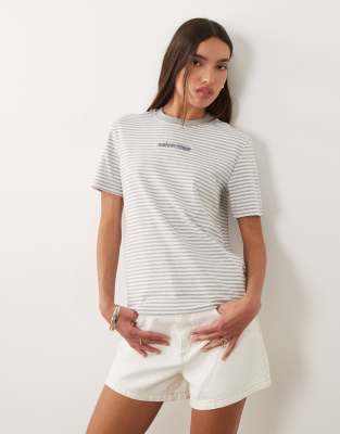 Jeans - Klassisch geschnittenes T-Shirt in gestreiftem Grau mit beflocktem Logo Grau M