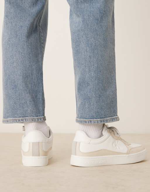 Calvin Klein Jeans – Klassische Cupsole-Sneaker in Beige und Weiß, 3 von 5