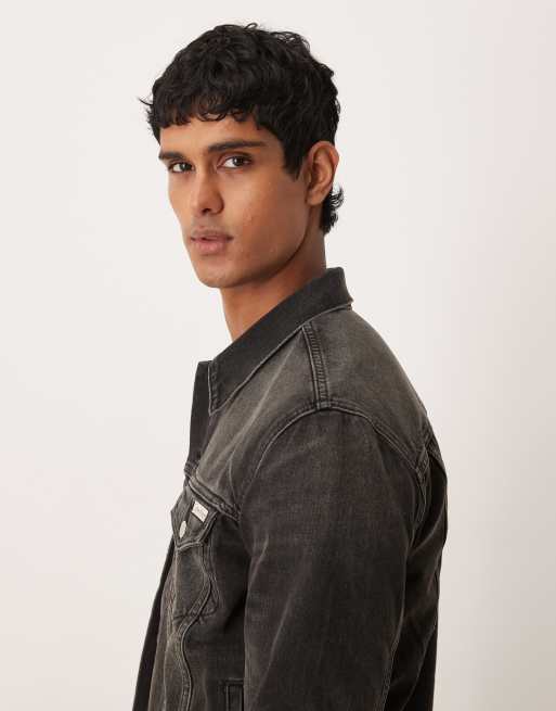 Calvin Klein Jeans – Klassische Jeansjacke in verwaschenem Schwarz, 4 von 5