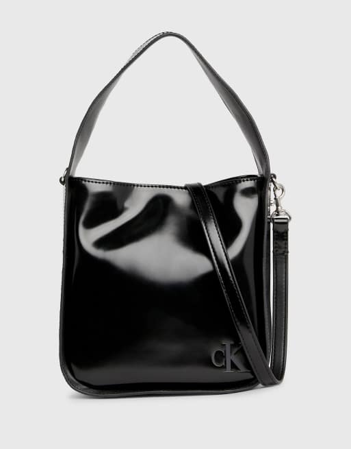 Calvin Klein Jeans – Kleine Beuteltasche in Schwarz