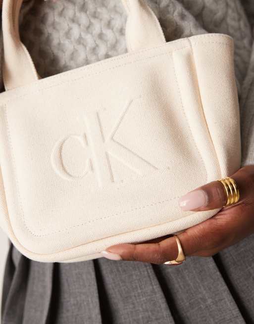 Calvin Klein Jeans – Kleine Tragetasche aus Canvas in Wollweiß, 4 von 4