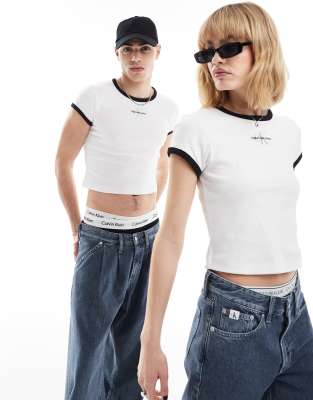 Calvin Klein Jeans - Knapp geschnittenes Ringer-T-Shirt in Weiß mit Unisex-Passform, exklusiv bei ASOS