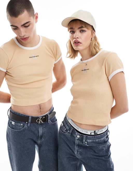 Calvin Klein Jeans Knapp geschnittenes T Shirt in Beige mit Ringerrucken exklusiv bei ASOS ASOS