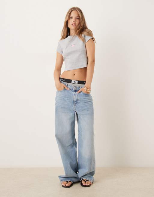 Calvin Klein Jeans – Knapp geschnittenes T-Shirt in Grau mit Monogramm-Logo, 2 von 4