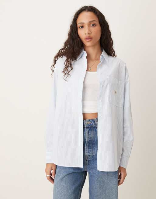 Calvin Klein Jeans – Koszula o luźnym kroju w biało-niebieskie paski z naszywką z tkaniny