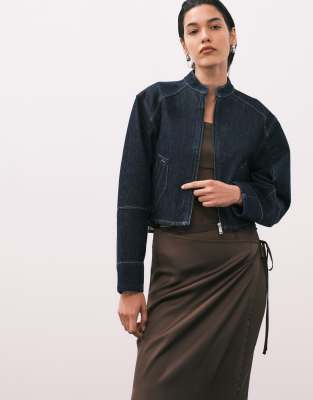 Calvin Klein Jeans - Kragenlose Jeansjacke aus dunklem Denim mit Taillenschnürung-Marineblau