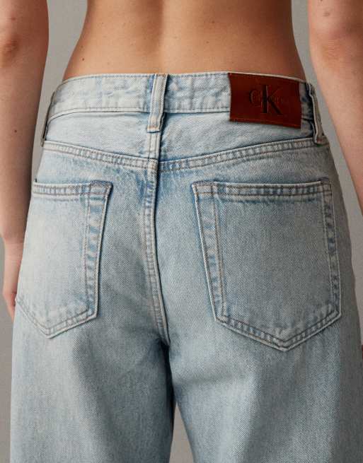 Calvin Klein Jeans – Kultige gerade Jeans im 90er-Stil in sonnengebleichter Waschung, 4 von 7