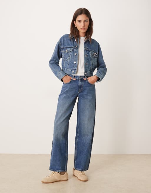Calvin Klein Jeans – Kurz geschnittene Trucker-Jeansjacke in mittelblauer Waschung , 2 von 4