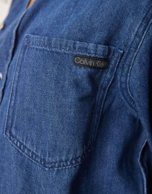 Calvin Klein Jeans – Kurz geschnittenes Dad-Jeanshemd in Mittel-Denim, 3 von 4